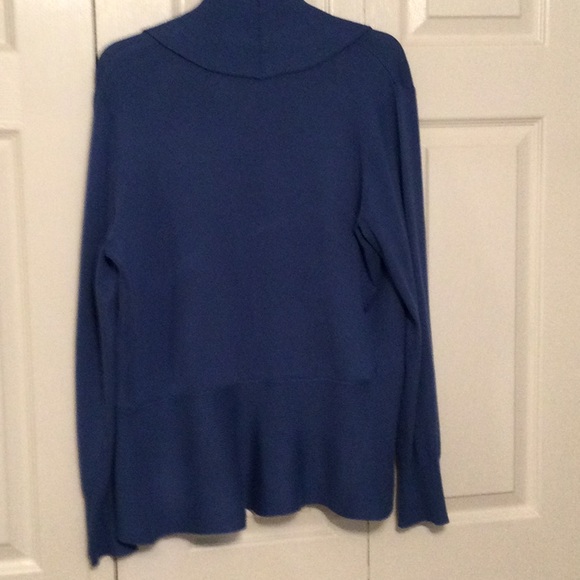 Beautiful collared cardigan - Picture 2 of 4